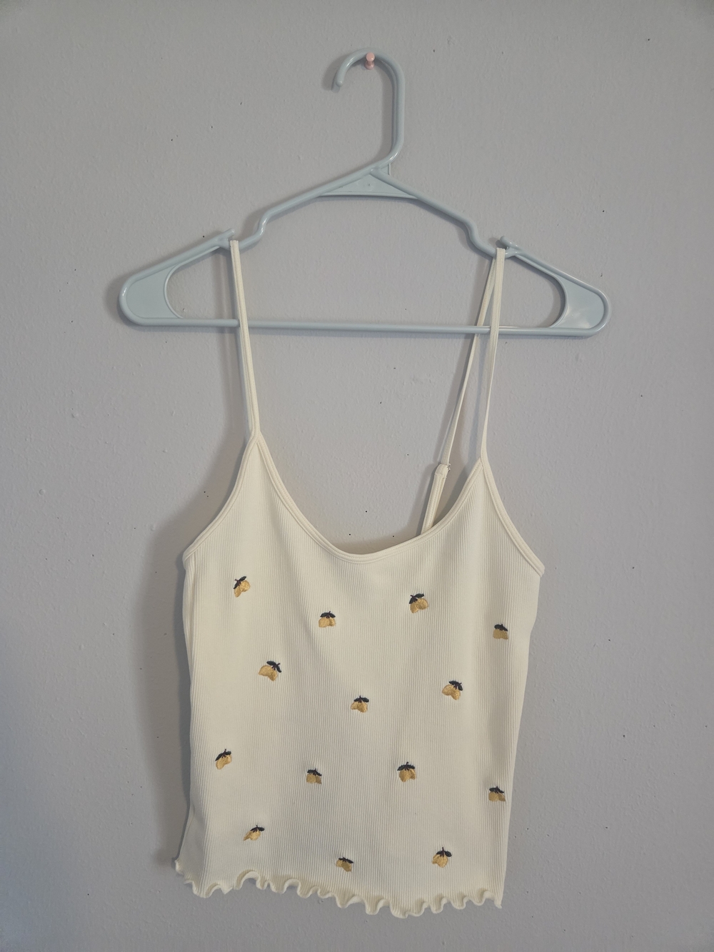 Cream Ribbed Lemon-Embroidered Cropped Cami